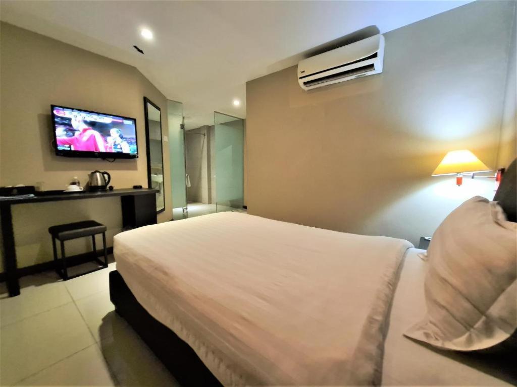 Merdeka Hotel Kluang Esterno foto