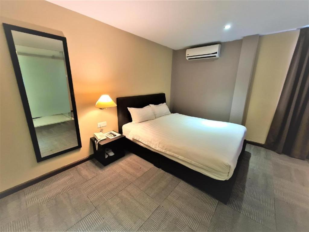 Merdeka Hotel Kluang Esterno foto
