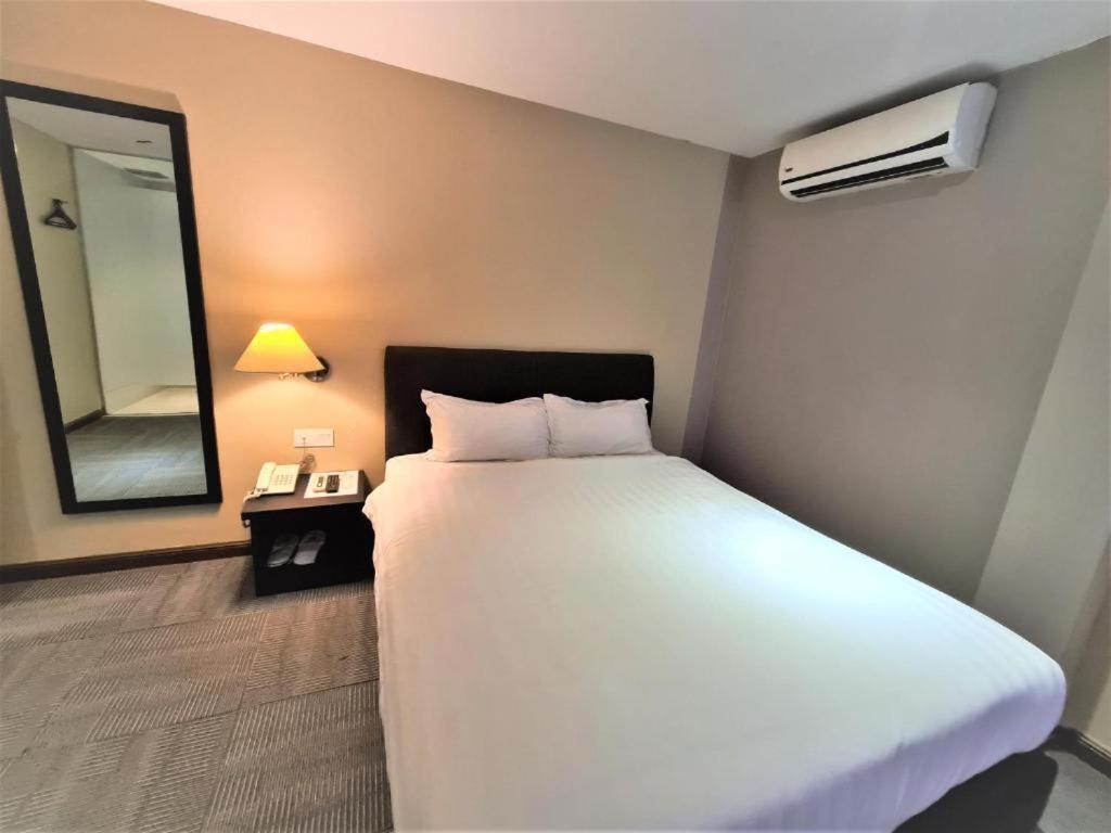Merdeka Hotel Kluang Esterno foto