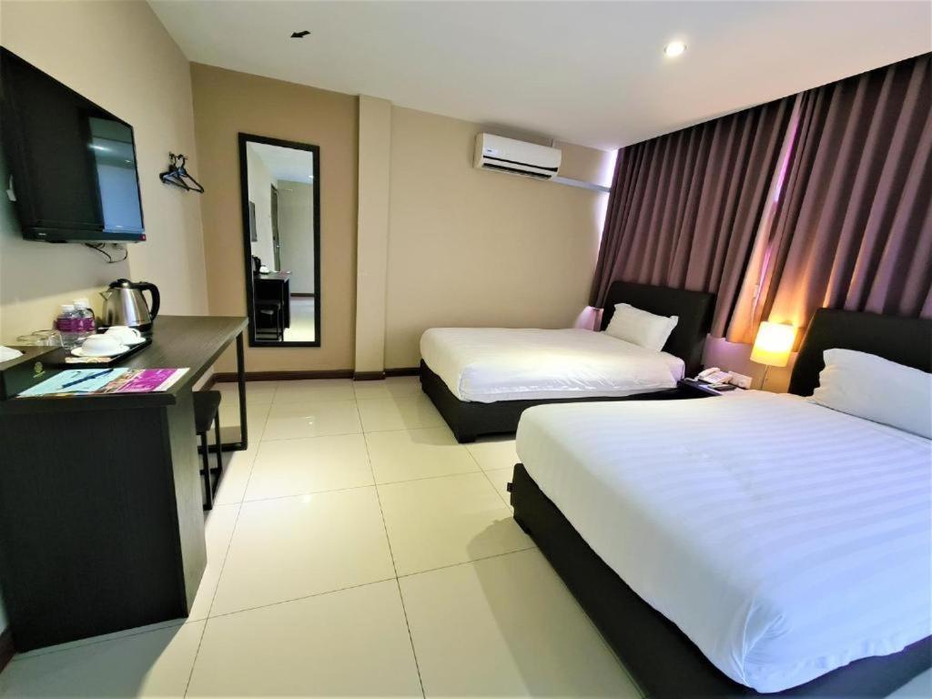 Merdeka Hotel Kluang Esterno foto