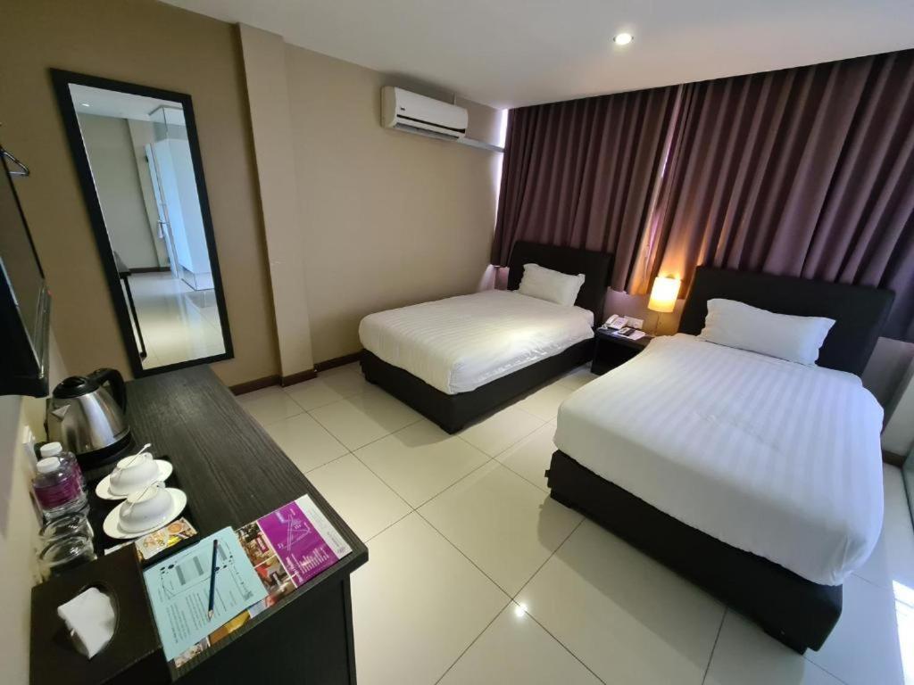 Merdeka Hotel Kluang Esterno foto