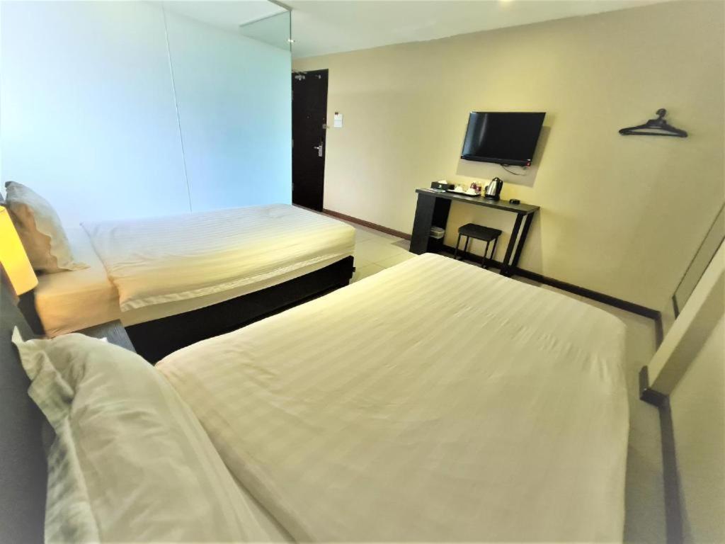 Merdeka Hotel Kluang Esterno foto