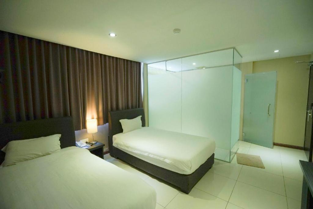 Merdeka Hotel Kluang Esterno foto