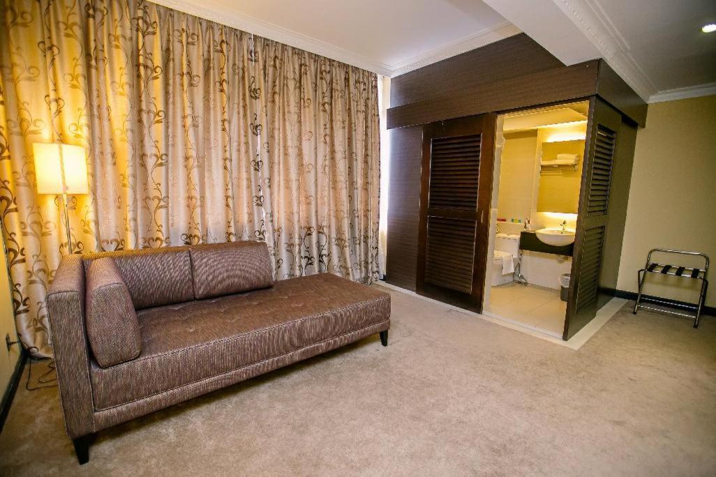Merdeka Hotel Kluang Esterno foto