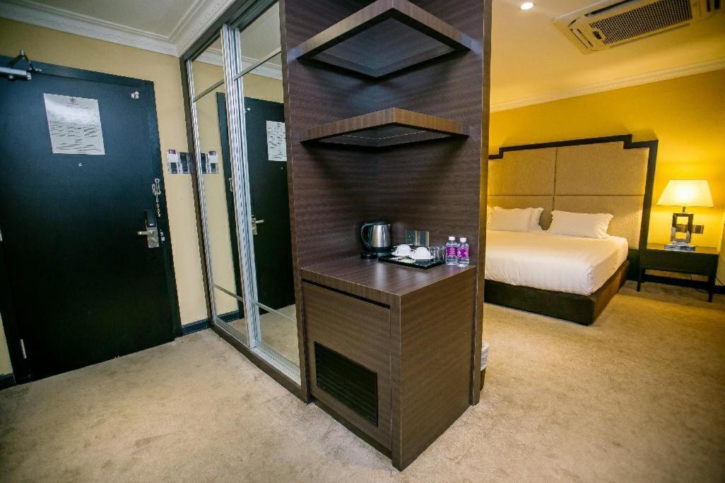 Merdeka Hotel Kluang Esterno foto