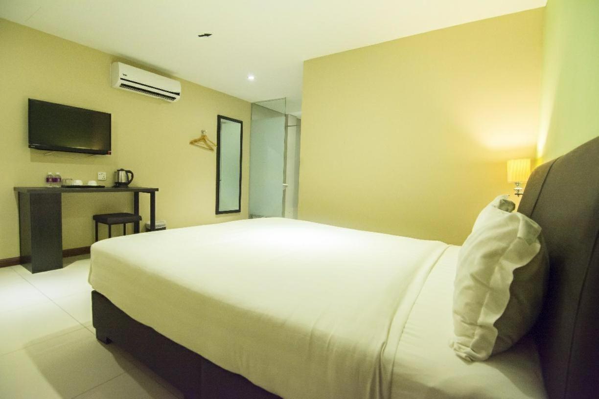 Merdeka Hotel Kluang Esterno foto
