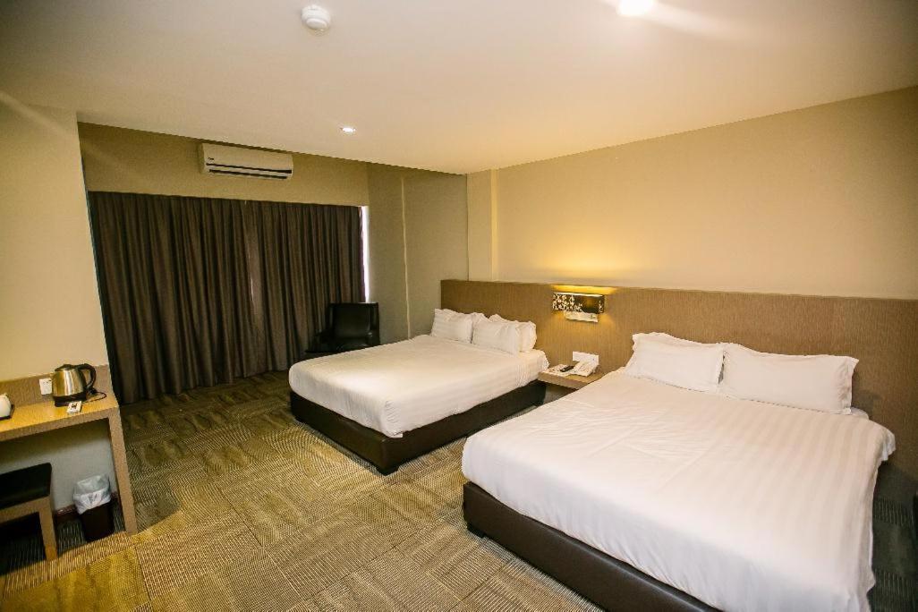 Merdeka Hotel Kluang Esterno foto