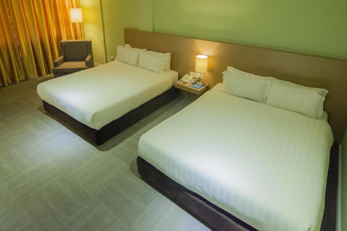 Merdeka Hotel Kluang Esterno foto