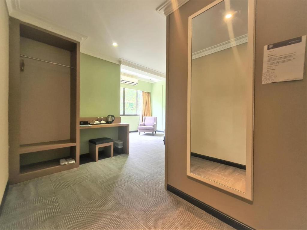 Merdeka Hotel Kluang Esterno foto