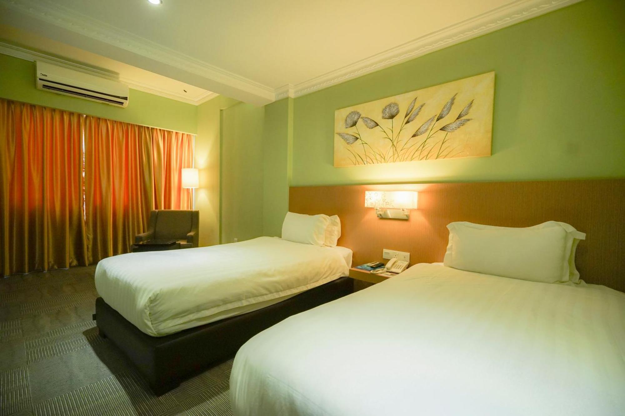 Merdeka Hotel Kluang Esterno foto